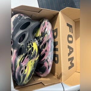 YEEZY FOAM RUNNER MX CARBON